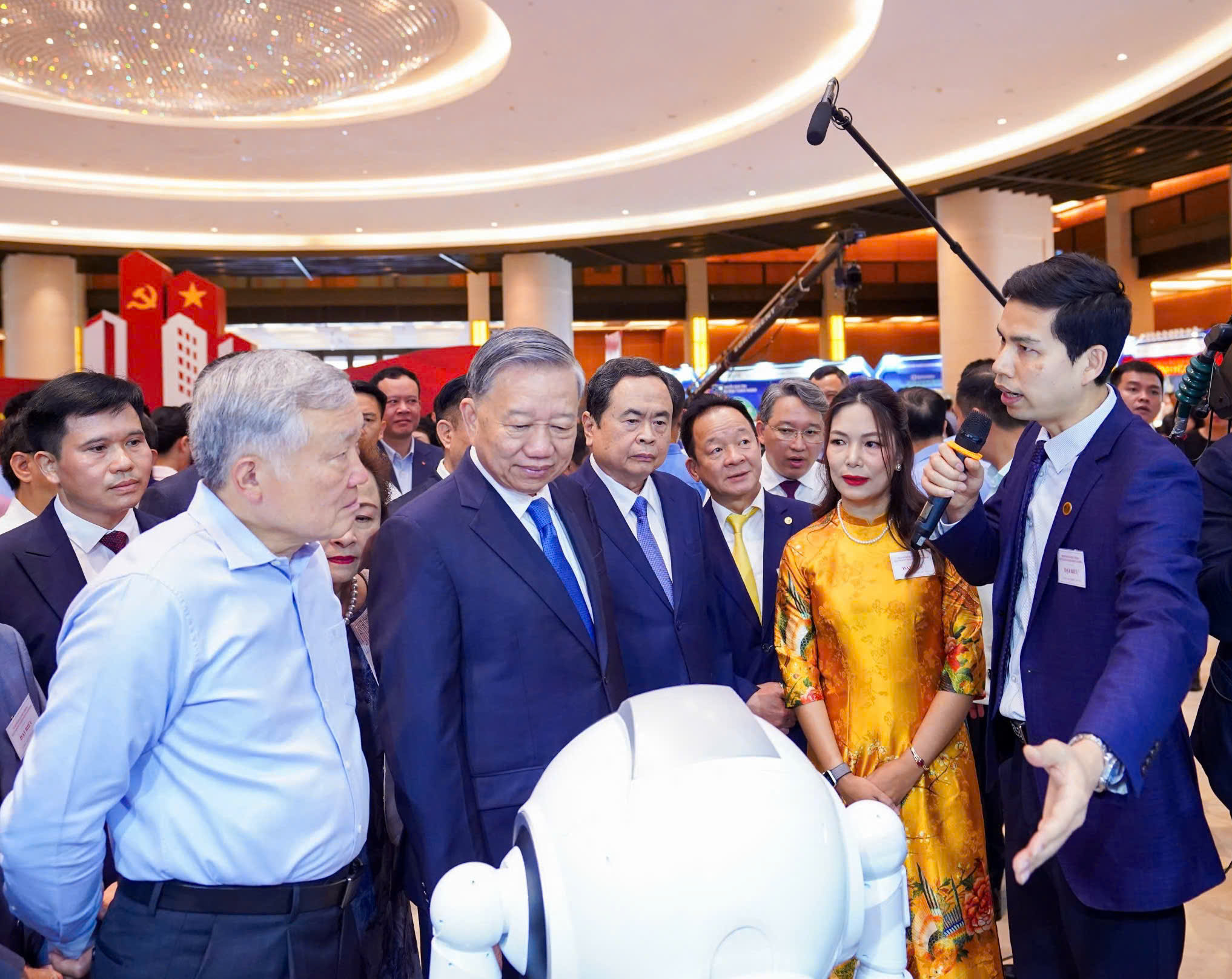 SPCNCL Hà Nội: MISA là doanh nghiệp tiêu biểu được trình bày với Lãnh đạo Đảng và Nhà nước về thành tựu phát triển kinh tế tư nhân