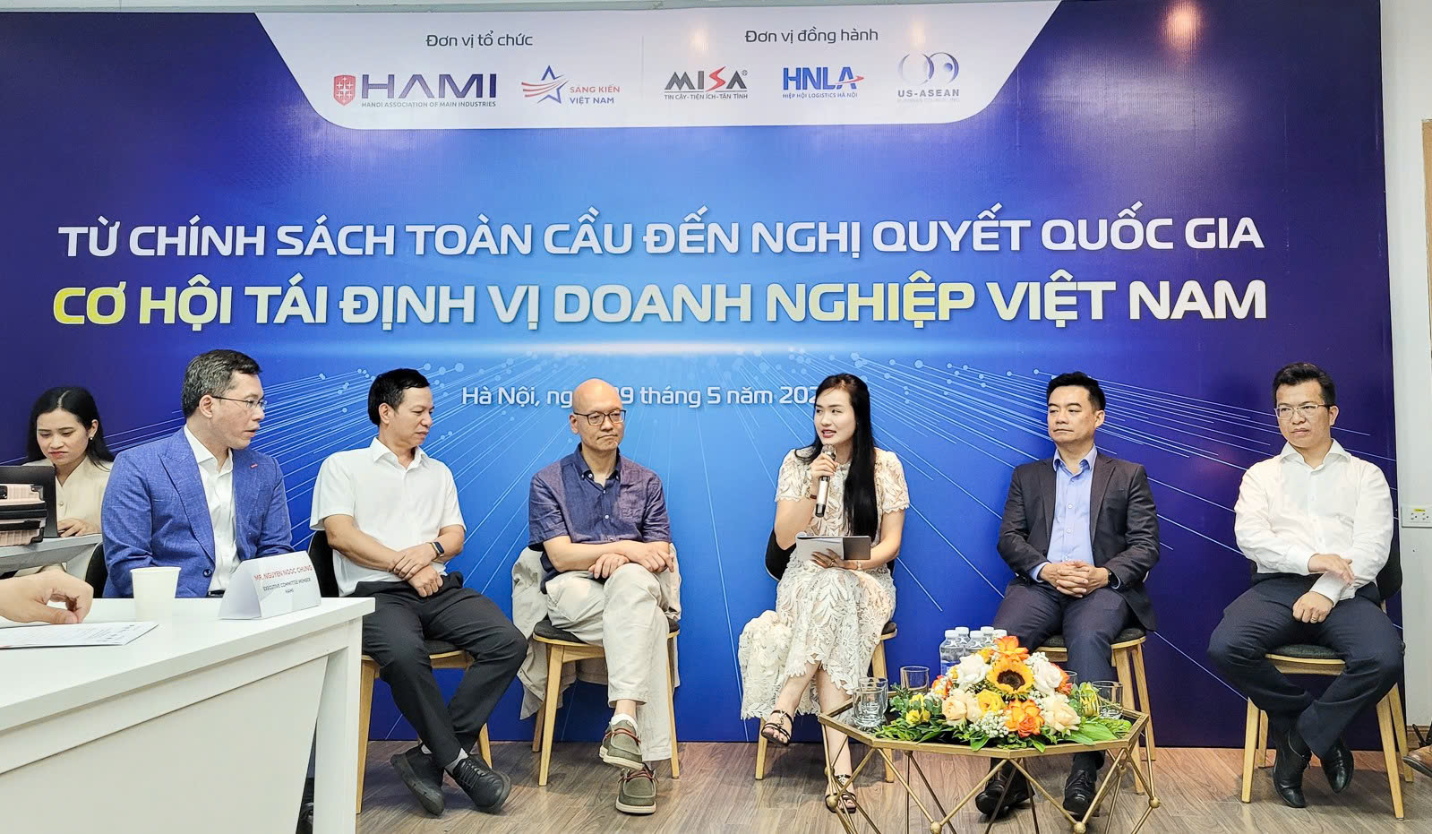 (Tiếng Việt) SPCNCL Hà Nội: Tọa đàm Từ chính sách toàn cầu đến nghị quyết quốc gia – Cơ hội tái định vị doanh nghiệp Việt Nam”