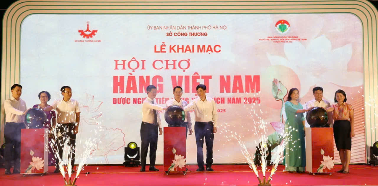 (Tiếng Việt) SPCNCL Hà Nội: Khai mạc Hội chợ hàng Việt Nam được người tiêu dùng yêu thích năm 2025