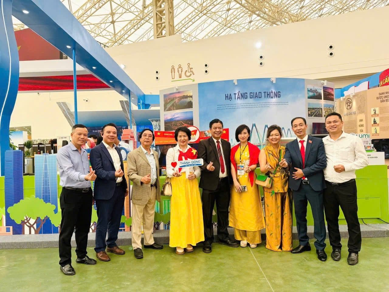 (Tiếng Việt) SPCNCL Hà Nội: MÁY TÍNH THÁNH GIÓNG THU HÚT SỰ CHÚ Ý TẠI TRIỂN LÃM A80 – TRIỂN LÃM THÀNH TỰU ĐẤT NƯỚC 80 NĂM