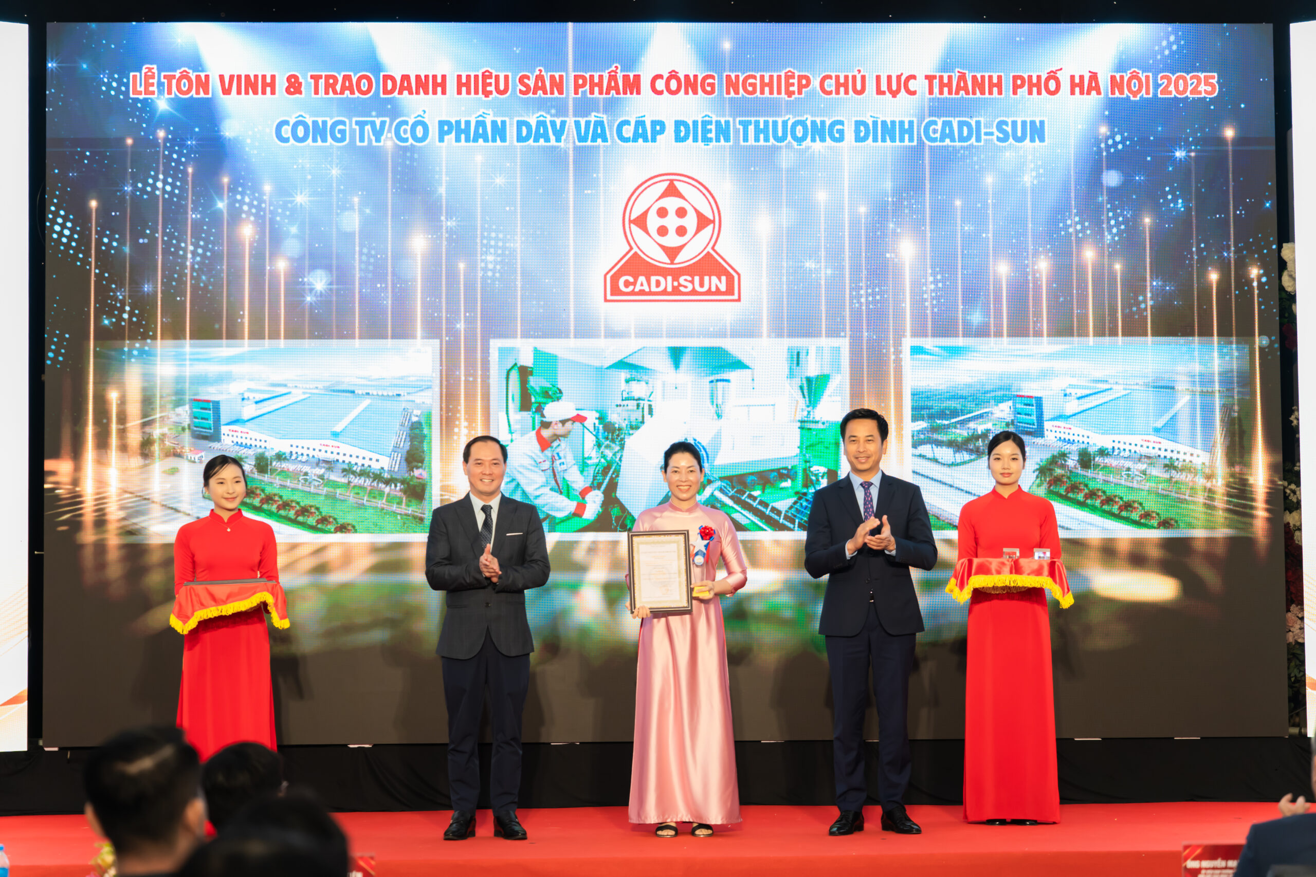 (Tiếng Việt) SPCNCL Hà Nội: CADI-SUN được vinh danh Top 10 Sản phẩm CN chủ lực Hà Nội 2025